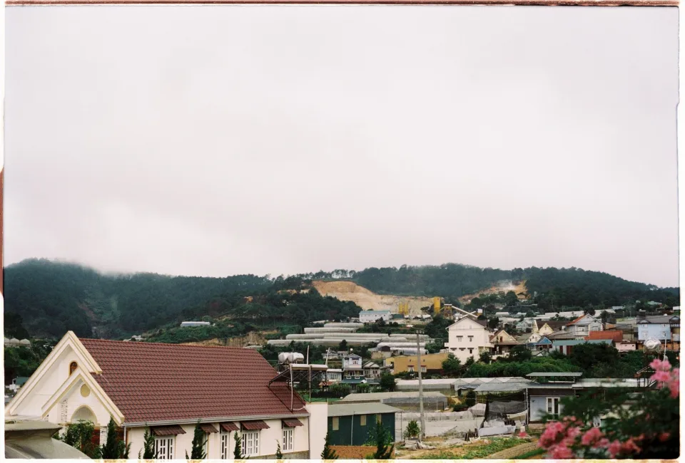 Các phòng dãy phía trước